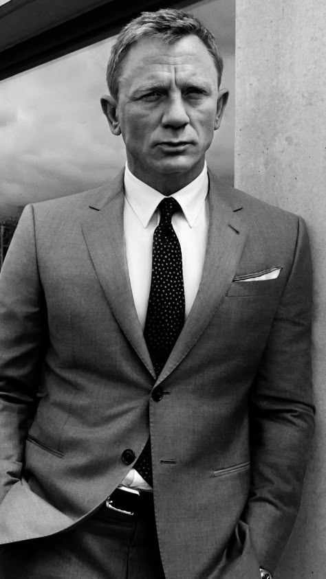 Spectre 007, Daniel Craig Style, Bond Suits, Daniel Craig 007, Daniel Graig, Esquire Uk, James Bond Style, Daniel Craig James Bond, A Man In A Suit