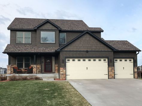 Nature Inspired in the Suburbs - Diamond Kote® Building Products Diamond Kote Siding, Brown House Exterior, Rustic House Exterior, Lp Smart Siding, Berthoud Colorado, Engineered Wood Siding, Blue Siding, Cedar Shakes, Siding Colors