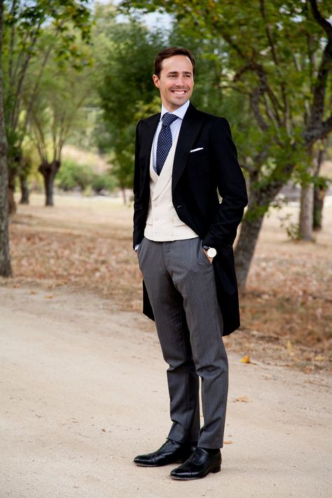 Mercedes Lámbarri Altamira and Hervé Rigonat’s Fairy-Tale Wedding in Spain. The groom in a morning suit. Morning Suits For Men, Morning Suit Wedding Grooms, Classy Groomsmen Attire, Morning Dress Wedding, Morning Suit Wedding, Wedding Morning Suits, Morning Suit, Best Suits For Men, Groom Suit Grey