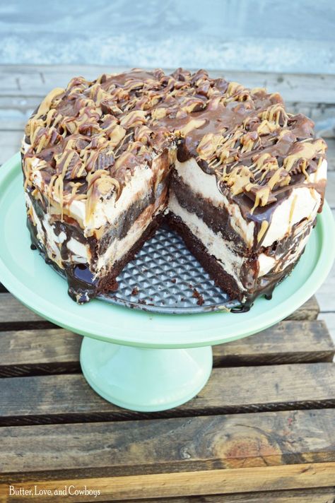 Recess Ice Cream Cake, Cream Deserts, Brownie Ice Cream Cake, Mousse Au Chocolat Torte, Peanut Butter Brownie, Ice Cream Cake Recipe, Brownie Ice Cream, Peanut Butter Ice Cream, Homemade Caramel Sauce