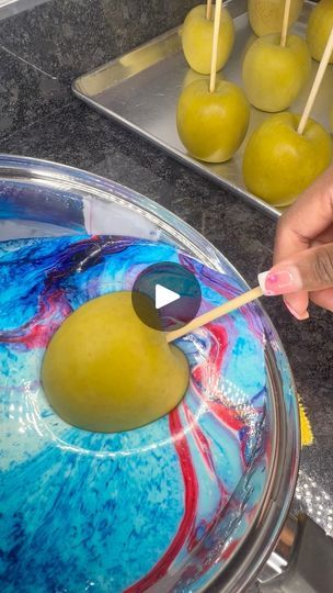 Galaxy Candy Apples, Marbled Candy Apples, Marble Candy Apples, Lemon Marange Pie, Candy Apples Ideas, Candy Apple Slices, Candied Apples Slices, Colored Candy Apples, Candied Apples