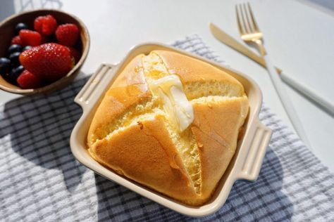 Japanese Castella Pancake - Qiu Qiu Food - Simple Recipes Castellated Cake, Castella Recipe, Recipes For Students, Cheap Healthy Recipes, Oven Pancakes, Japanese Pancake, Asian Side Dishes, Baked Pancakes, Easy Recipes For Breakfast