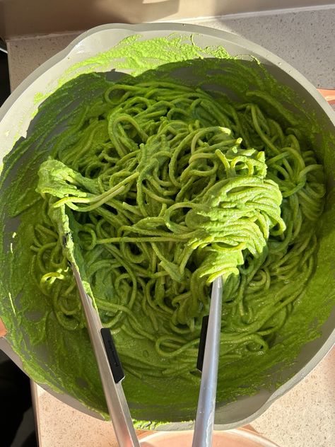 Super Green Spaghetti Green Pasta Sauce, Chilli Soup, Vegan Pasta Sauce, Green Pasta, Creamy Pasta Sauce, Green Spaghetti, Vegan Parmesan, Green Sauce, Grandmas Recipes