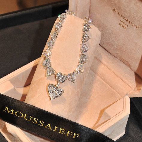 «Moussaieff» A heart-shape diamond necklace. Expensive Jewelry Luxury, Dope Jewelry, Girly Accessories, Classy Jewelry, Expensive Jewelry, Love Is, A Necklace, Girly Jewelry, Dream Jewelry