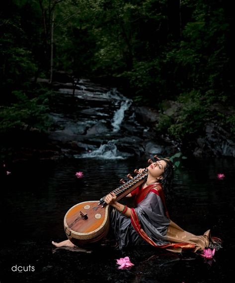 Women Playing Veena Painting, Girl With Veena Instrument, Veena Instrument Aesthetic, Saraswati Picture, Indian Classical Dancer, Bharatanatyam Poses, Spiritual Photos, Musician Photography, Black Background Images