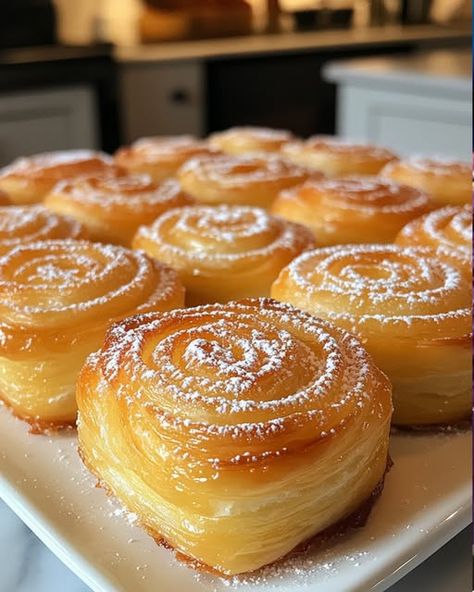 Cruffins are a delightful blend of croissants and muffins, featuring flaky layers of buttery dough baked in a muffin tin. Here's a recipe to make delicious cruffins at home Cruffin Recipe, Doughnut Recipe Easy, Babka Recipe, Croissant Dough, Croissant Recipe, Breaking Bread, Breakfast Sweets, Homemade Donuts, Doughnut Recipe