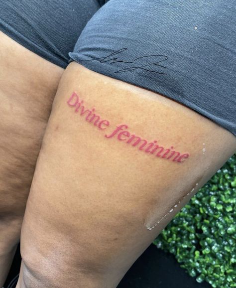 Small Thigh Tattoos Black Women, Left Thigh Tattoos For Women, Red Tattoo Thigh, Word Thigh Tattoo Women, Red Thigh Tattoos Women, Behind The Leg Tattoo, Red Thigh Tattoo, Leg Word Tattoo, Red Leg Tattoo