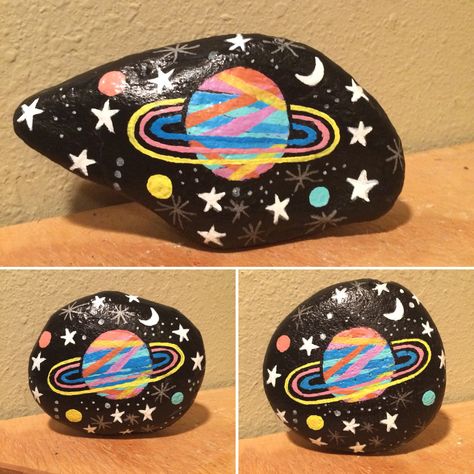 Stars and planets painted stones Star Rock Painting, Space Rock Painting, Nurture Activities, Planet Painting, Stone Art Painting, Painted Rocks Kids, Space Painting, Art Stone, Rock Painting Ideas Easy