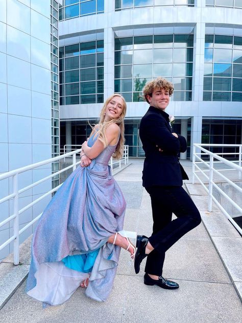 Prom Date Pictures, Couple Prom Pictures, Couples Prom Pictures, Senior Prom Dress, Couples Prom, Prom Photography Poses, Couple Prom, V Neck Prom Dress, Homecoming Poses