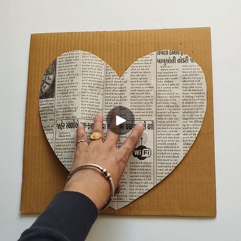 Heart Crafts For Adults, Reciklaza Ideje Za Decu, Diy Cardboard Decor, Cardboard Heart, Cardboard Decor, Cardboard Art Sculpture, Vintage Valentine Crafts, Diy Paper Art, Black Ink Art