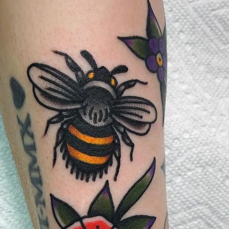 Sarah Keeley on Instagram: "🐝💜 - - - #tattoo #traditionaltattoo #traditional #beetattoo #tattoofiller #toronto #torontotattoo #archivetattoo" Avp Tattoo, Old School Bee Tattoo, Traditional Bee Tattoo, Bees Knees Tattoo, Traditional Filler Tattoo, Tattoo Filler, Petite Tattoos, Instagram Tattoo, Knee Tattoo