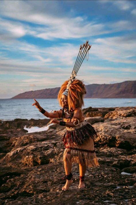 Polynesian Senior Pictures, Samoan Photoshoot, Samoan Language, Samoan Flag, Travel Magazine Layout, Polynesian Beauty, Bible Photos, Native Culture, Emma Lou