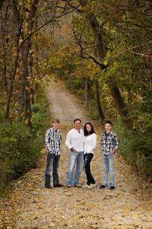 Family Portraits Ideas, Family Fall Photos, Pumpkin Butter Recipe, Edge Photography, Family Photo Shoot Ideas, Christmas Card Pictures, Family Portrait Ideas, Family Pic Ideas, Portraits Ideas