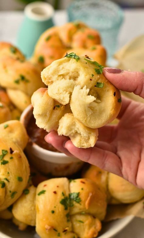 Easy Garlic Knots (3 Ingredients) - The Conscious Plant Kitchen Easy Garlic Knots, Conscious Plant Kitchen, Garlic Knots, Plant Kitchen, Lunch Appetizers, Oat Pancakes, Dairy Free Eggs, Dinner Side Dishes, Savoury Baking