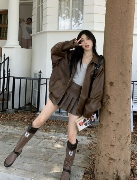 My Yesstylecode: MELISSA1511 #Brownleatherjacket #fashioninspo #outfitset #fallfashion #trends2024 Ootd Jacket, Mini Outfits, Trend Outfit 2024, Dresses 2024 Trend, China Outfit, 2024 Outfit Trends, Japan Style Outfits, Korean Outfits Ideas, Cute Korean Fashion