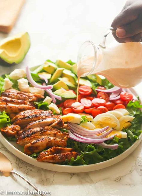 Cajun Chicken Avocado Salad - quick and easy healthy salad with cajun-flavored chicken and slices of avocados; tossed with a refreshing salad dressing. A great go-to meal anytime of the year! Jerk Chicken Rice, Jerk Chicken And Rice, Cajun Chicken Salad, Chicken Roti, Chicken Avocado Salad, Caribbean Jerk Chicken, Avocado Health Benefits, Meat Salad, Recipes Summer