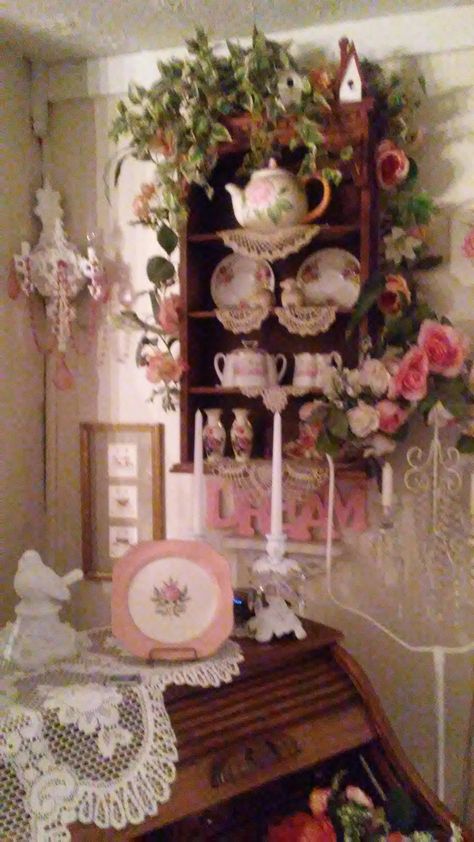 Shabby Cottage Style, Cottage Interior, Country Charm, Booth Display, Shabby Cottage, Country House Decor, Cafe Food, Sewing Room, Cottage Decor