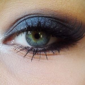 Grey Smokey Eye, Blue Eyes Pop, Makeup Glitter, Black Eyeshadow, Beauty Hair Makeup, Blue Makeup, Beauty Guru, Carbon Black, Data Collection