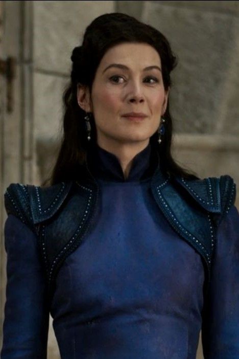 Rosamund Pike is Moiraine Damodred in The Wheel of Time (2021- ). Rosamund Pike Wheel Of Time, Moraine Sedai, Moiraine Sedai, Twilight Cleric, Moiraine Damodred, Rosamond Pike, Rosemund Pike, Natasha O'keeffe, Kindness Wall