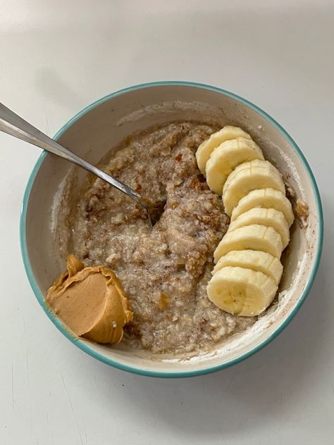 #breakfast #oats #oatmeal #peanutbutter Better Gut Health, Breakfast Oats, Fruit Smoothie Recipes Healthy, Easy Oatmeal, Healthy Yogurt, Healthy Groceries, Meal Of The Day, Healthy Oatmeal, Healthy Food Motivation