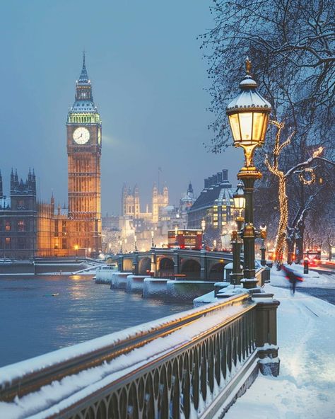 Christmas In London Wallpaper, London Christmas Wallpaper, Uk Winter, London Winter Aesthetic, London Snow, London Dreams, Wallpaper Earth, Christmas Wallpaper Backgrounds, Picture Places