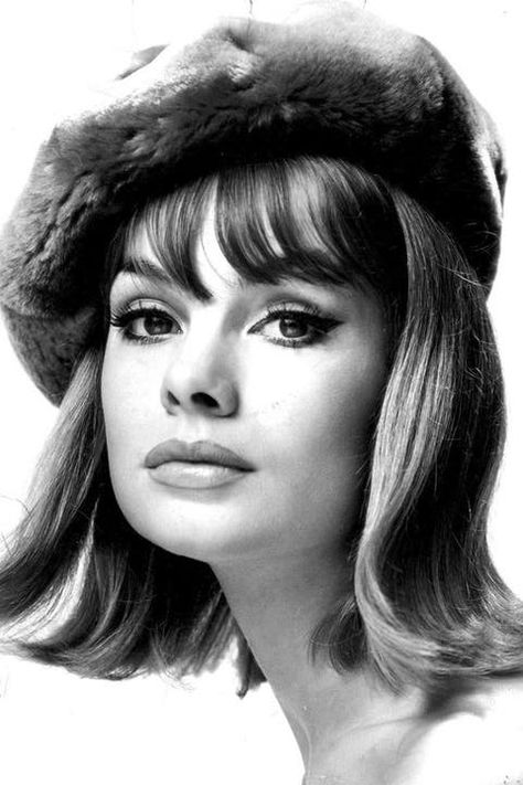 1960s Aesthetic, 1960s Hair, 60s Hair, Jean Shrimpton, 60s Women, Look Retro, Princess Hairstyles, Iconic Photos, 60s Fashion