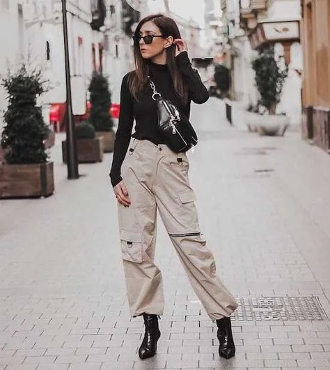 80+ Best Women Cargo Pants Outfit Ideas 2024: How To Wear This Pant Fashion Trend - Girl Shares Tips Shoes For Cargo Pants Outfit, Satin Cargo Pants Outfit Dressy, How To Wear Cargo Pants, Cargo Pants Work Outfit, Cargo Pants Outfit Dressy, Black Cargo Pants Outfit Winter, Cargo Joggers Outfits Women, Cargo Joggers Outfits, Cargo Pants Outfit Winter