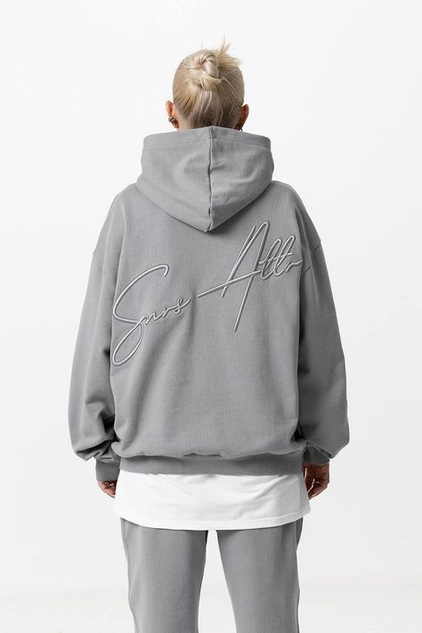 Merch Design Ideas Hoodie, Luxury Hoodie Design, Hoodie Back Design, Outfits For Teenage Guys, Luxury Hoodie, Hoodie Design Ideas, Minimal Shirt Design, Cool Outfit Ideas, Cool Outfit