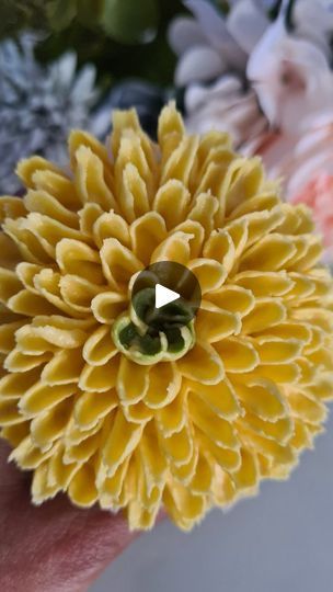 Dahlia Cake, Buttercream Flowers Tutorial, American Buttercream, Best Buttercream, Buttercream Cake Decorating, Bridal Shower Planning, Making Flowers, Dahlia Flowers, Cakes And Cupcakes