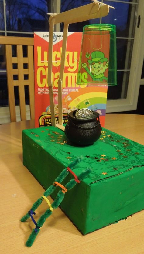 How to make a leprechaun trap lol ;P Leprechaun Trap Project, Sant Patrick, Leprechaun Trap, St Patricks Day Crafts For Kids, St Patrick Day Activities, St Patrick's Day Crafts, St Paddys Day, St Paddy, St Pattys