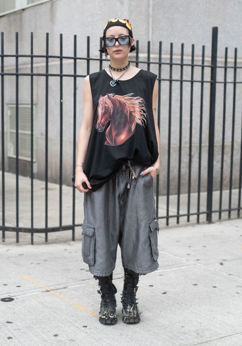 Sofia, 32 Nyc Looks, Shorts Boots, Bandana Outfit, Baggy Tops, Lower East Side, Current Styles, My Friend, Cargo Shorts, Sofia