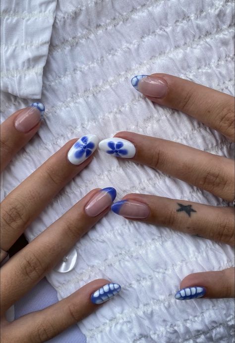 Easy Nail Designs Neutral, Cute Nails Blooming Gel, Navy Nails Design Winter, Mis Match Nail Designs, Simple Design Almond Nails, Nail Inspo For Hawaii, Navy Blue And Pink Nails Acrylic, Santorini Nail Ideas, Trending Nail Inspo 2024