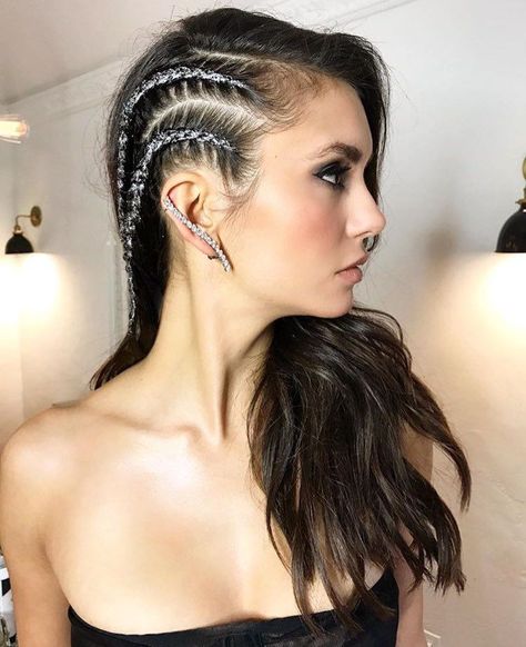 Curiosidades sobre la hermosa Nina Dobrev.   | Primeros Facts de Nina… #detodo # De Todo # amreading # books # wattpad Thanksgiving Hairstyle, Boxer Braids Hairstyles, Trendy We Fryzurach, Boxer Braids, Side Braid Hairstyles, Sweet Cooking, Penteado Cabelo Curto, Holiday Hairstyles, Festival Hair