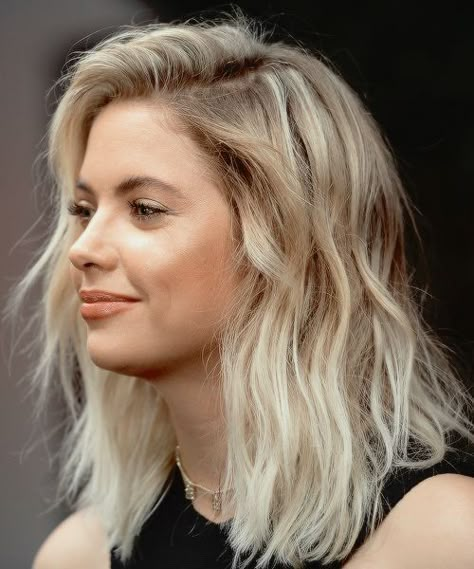 Ashley Benson Hair, Sombre Hair, Blonde Hair Care, Ashley Benson, Brown Blonde Hair, Platinum Blonde Hair, Short Blonde Hair, Ombre Hair, Pretty Little Liars