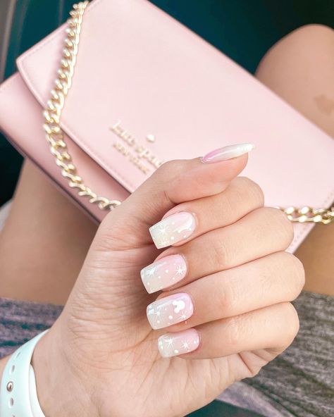 Disneyland Nails Acrylics Simple, Mickey Inspired Nails, Disney Nail Designs Simple Short, Disney World Inspired Nails, Disney Bride Nails, Disney White Nails, Disney Ombre Nails, Disney Wedding Nails For Bride, Pixi Cute