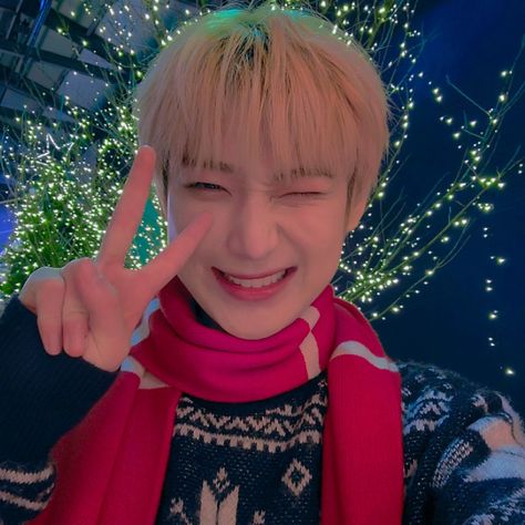 Sunoo Christmas Wallpaper, Sunoo Christmas Pfp, Kpop Christmas Icons Aesthetic, Enha Christmas, Enhypen Christmas Pfp, Sunoo Christmas, Pfp Aesthetic Christmas, Christmas Icons Aesthetic, Enhypen Christmas