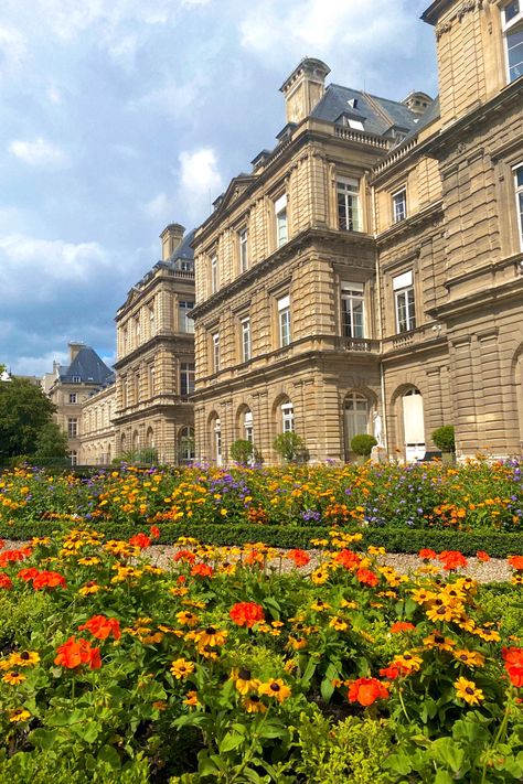 Luxembourg Gardens Aesthetic, Paris Tourist Spot, Luxembourg Aesthetic, Paris Palace, Paris Aesthetics, Anna And The French Kiss, Paris Tourist, Spring In Paris, Luxembourg Gardens