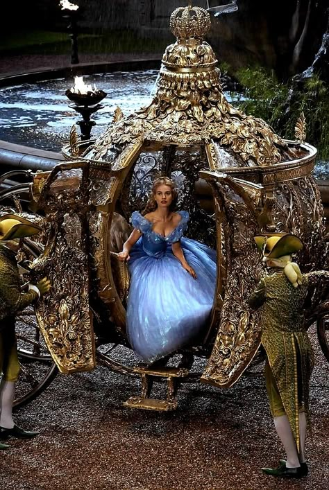 Cinderella Movie 2015, Cinderella Live Action, Cinderella Aesthetic, Cinderella Movie, Cinderella 2015, Have Courage And Be Kind, Disney Live Action, Moda Chic, Fairytale Dress