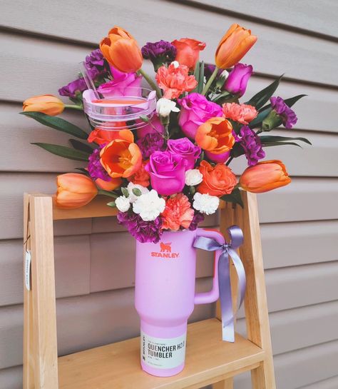 It's giving- Spring 💐 #stanley #stanleycup #stanleyarrangement #stanleybouquet #tulips #roses #mixedflowersarrangement #springarrangement #orangearrangement Appreciation Gifts Diy, Small Birthday Gifts, Cute Birthday Ideas, Birthday Gifts For Boyfriend Diy, Amarillo Tx, Flower Gift Ideas, Gift Inspo, Flowers Bouquet Gift, Happy Birthday Gifts