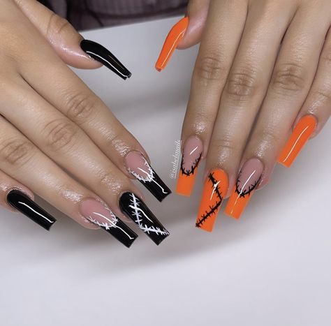 Orange Nails Acrylic Halloween, Black Orange Nails Halloween, Orange Halloween Nails Short, Short Orange Halloween Nails, Simple Halloween Nails Orange, Halloween Nails Ballerina Shape, Simple Halloween Nails Black And Orange, Short Coffin Halloween Nails, Orange And Black Halloween Nail Designs