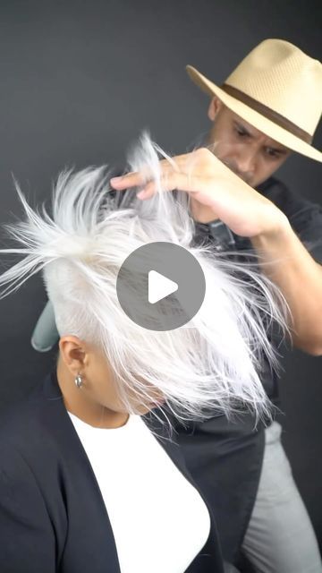 White Hair With Dark Roots, Grey Hair Fashion Clothes Style, Pixie Gray Hair, Short Icy Blonde Hair Bob, Pixie Grey Hair, Beautiful Older Women With Grey Hair, Icy White Blonde Hair Short, White Hair Ideas, White Hair Color Ideas