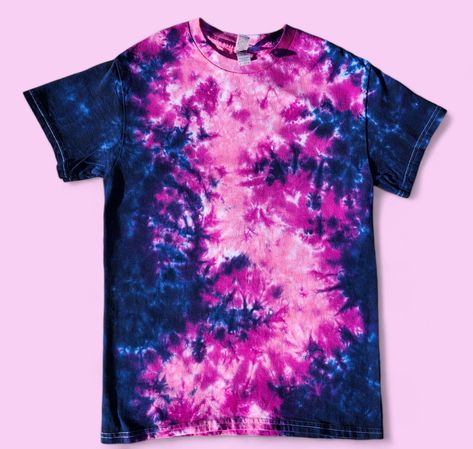 This uniquely vibrant pink and purple tie dye shirt is perfect for adding a pop of color to your wardrobe. The beautiful raspberry hues in Magenta, Hot Pink and Nebula Navy blend together in a mesmerizing ombre pattern, creating a one-of-a-kind look that stands out.  ADULT SIZES All shirts are hand dyed with permanent Procion fiber reactive dyes on 100% cotton unisex T-shirt. The tee is pre-washed before shipment. It is recommended to wash the shirt(s) with like colors. The shirt above is simila Summer Beach Vibes, Hippie Mode, Ombre Pattern, Magenta Rose, Mode Hippie, Hippie Fashion, Batik Shirt, Pink Doll, Purple Tie Dye