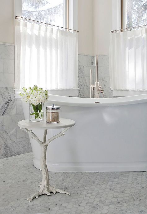 cool Little Luxury: 30 Bathrooms that Delight with a Side Table for the Bathtub Check more at http://www.interiordesignnewideas.com/little-luxury-30-bathrooms-that-delight-with-a-side-table-for-the-bathtub.html Small Bathroom Table, Tiny Side Table, Bathroom Wainscotting, Trendy Bathroom Tiles, Bathroom Window Treatments, Diy Bathtub, Bathroom Table, Diy Window Treatments, Bathroom Accents