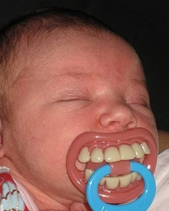 OMG!!! Funny Pacifiers, Dental Humor, Baby Teeth, Satire, Funny Babies, Bones Funny, Funny Kids, Really Funny, I Laughed