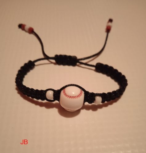 Boys Bracelets, Beaded Bracelets Tutorial, Paracord Projects, Diy Bracelets Easy, Cute Simple Wallpapers, Aprons Patterns, Basketball Girls, Simple Wallpapers, Team Gifts