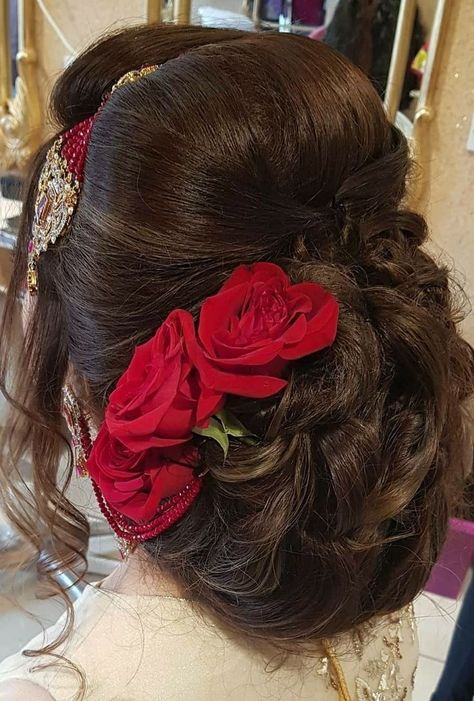 https://youtube.com/channel/UCXPwWLNMV_ZFravkIA_cc6w
subscribe to my YouTube channel areeha worlds 🔥 and see more vedios ❤️👍 Jora Hairstyle, Muslim Engagement, Cute Bun Hairstyles, Bridal Hair Decorations, Hairstyles Design, Engagement Hairstyles, Bridal Hairdo, Bridal Hair Buns, Indian Wedding Hairstyles