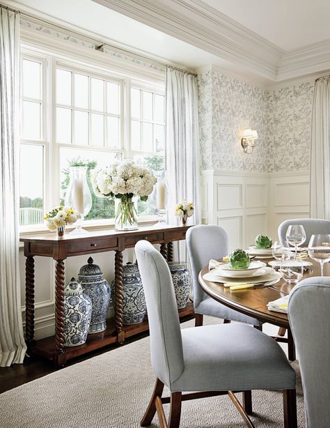 Hampton Interior Design, Hampton Interior, Dining Room Console, Traditional Dining Rooms, Traditional Dining, Beautiful Dining Rooms, The Dining Room, Dining Room Inspiration, World Of Interiors