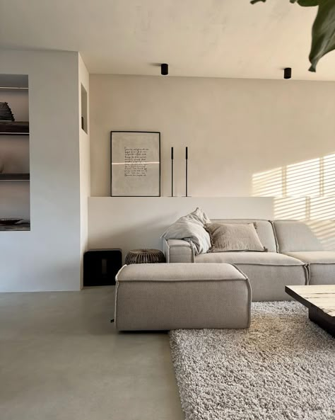 #genzdecor #millennialdesign #interiordesign #hometips #decortrends #generationalstyle #modernhome #designinspiration #homeinterior #boredpanda Minimal Couch, Minimal Living Room, 2 September, Minimal Living, Light Colours, Concept Home, Living Room Style, Living Room Inspo, Gen Z