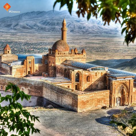 WhyGoTurkey on Instagram: “Perched on a rock on eastern Turkey, Ishak Pasha Palace takes your breath away with its architecture and landscape. #UNESCO #whygoturkey…” Eastern Turkey, Travel Tags, Rock On, Ottoman Empire, Travel Bugs, Istanbul Turkey, A Rock, Wonderful Places, Taj Mahal