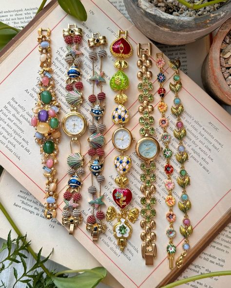 Instagram Vintage Instagram, Cool Piercings, Mystical Jewelry, Fancy Jewellery Designs, Bangle Watches, Diy Bracelets Patterns, Magical Jewelry, Kawaii Accessories, Body Jewelry Piercing